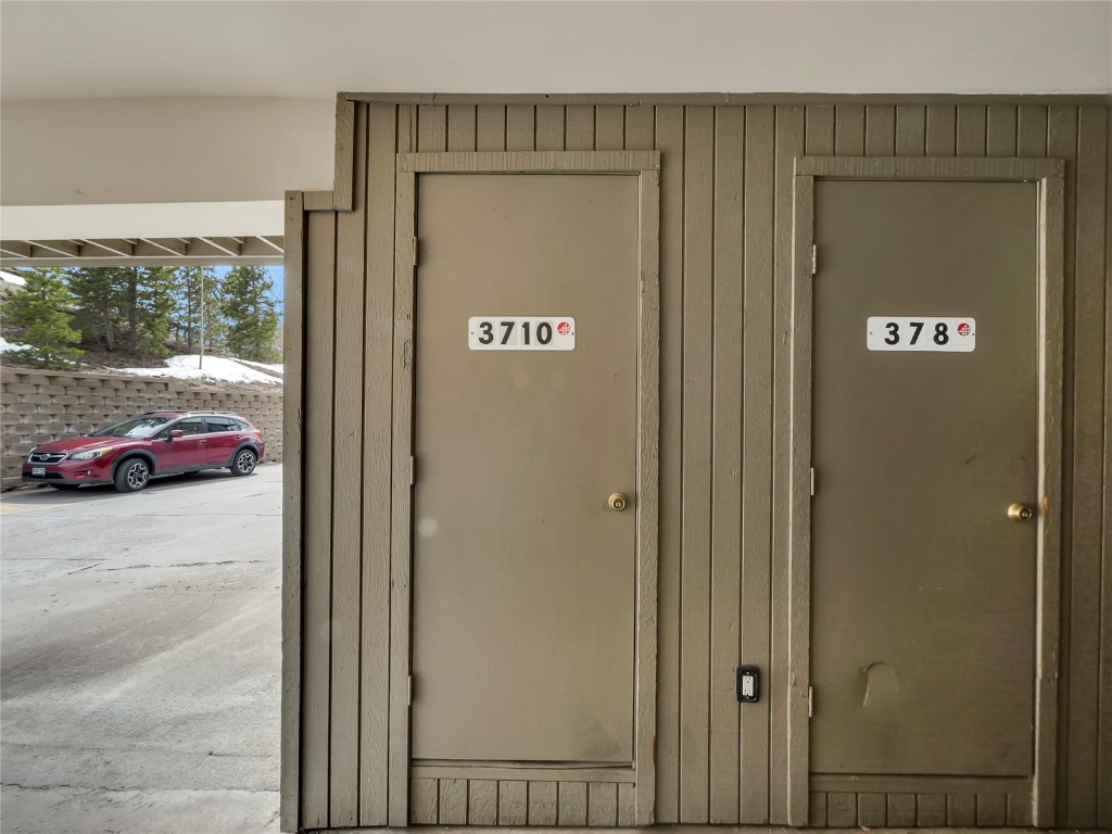 3710 Ryan Gulch Road, Unit 3710 Silverthorne, CO 80498 - Photo 43 of 50 a view of a livingroom from a hallway
