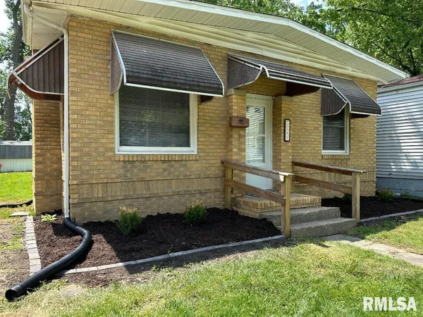 $990 | 2245 South 10th Street, Springfield, IL 62703