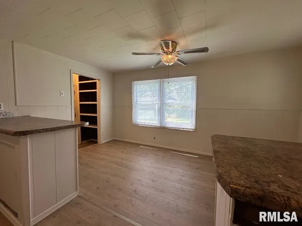 $990 | 2245 South 10th Street, Springfield, IL 62703
