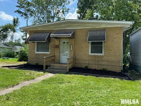 $990 | 2245 South 10th Street, Springfield, IL 62703