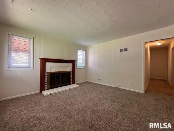 $990 | 2245 South 10th Street, Springfield, IL 62703