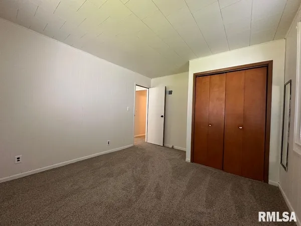 $990 | 2245 South 10th Street, Springfield, IL 62703