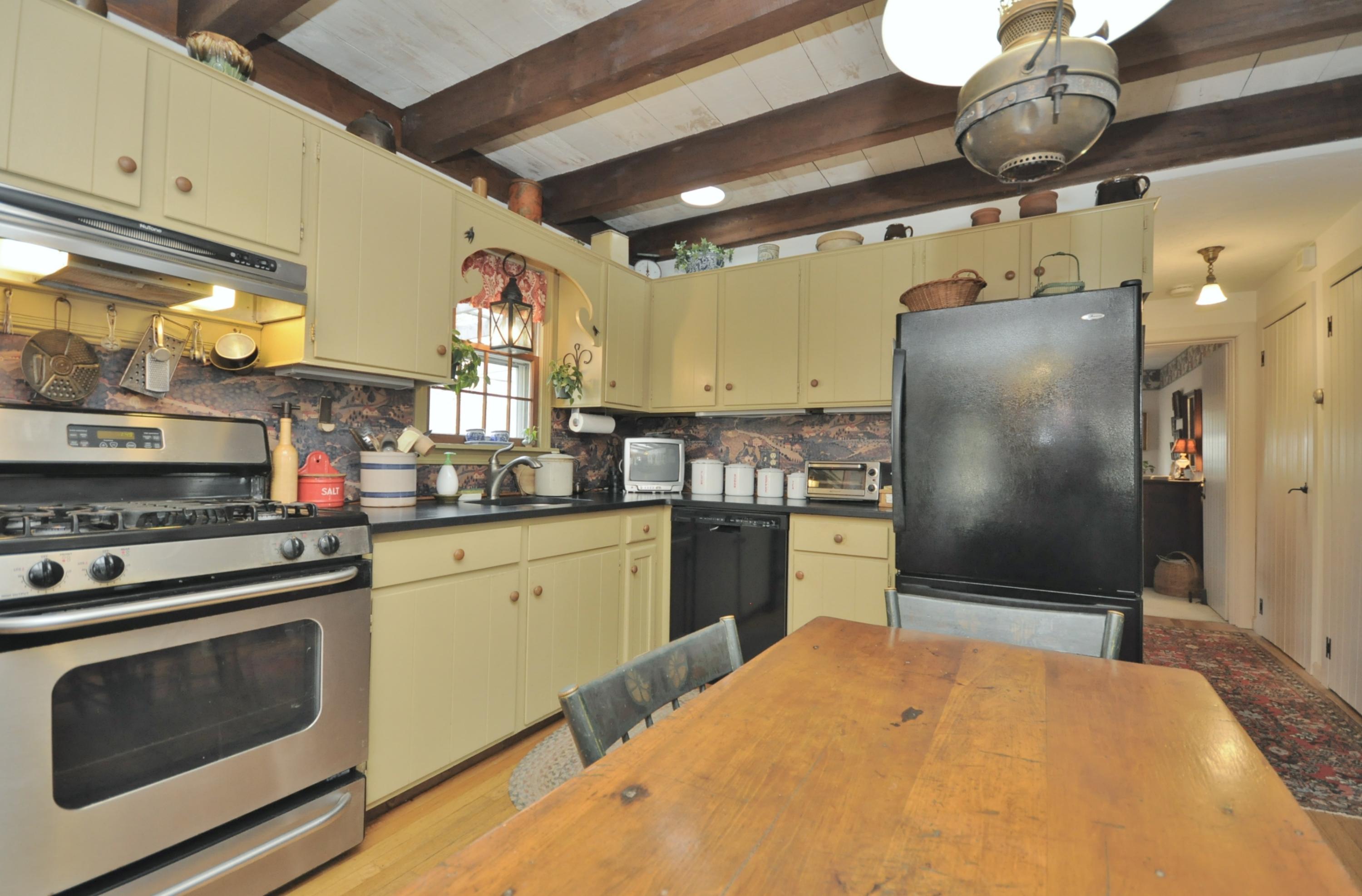 34 Norris Road Sagamore Beach, MA 02562 - Photo 10 of 30 Beamed