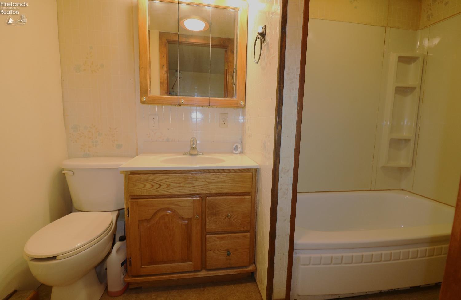 406 Gibbs Road Norwalk, OH 44857 - Photo 4 of 24 Gallery Image 4