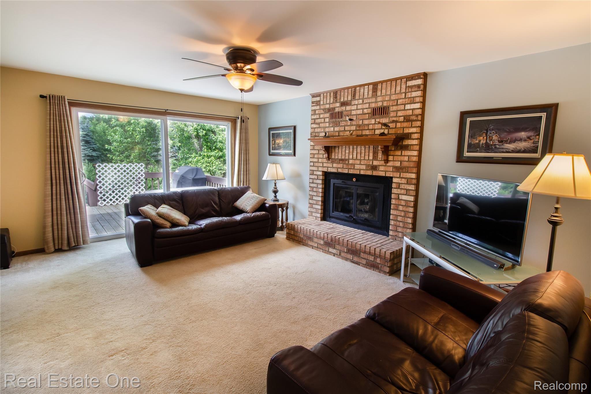 8380 Holcomb Road Clarkston, MI 48348 - Photo 9 of 29 LivingRoom_2.jpg