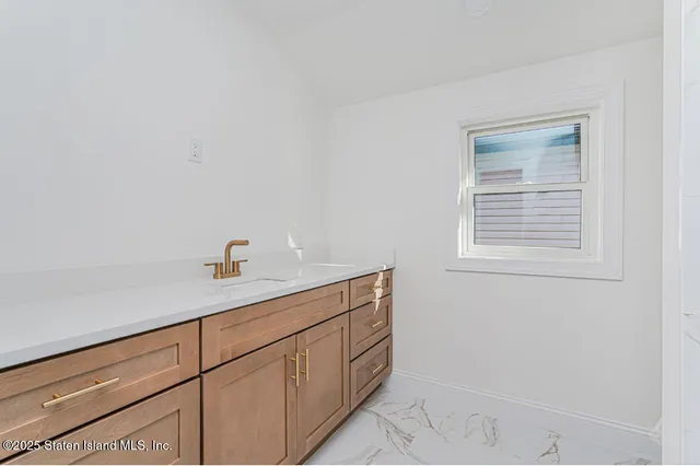 $1,598,999 | 9 Massachusetts Street | Tottenville