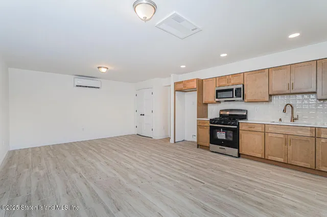 $1,598,999 | 9 Massachusetts Street | Tottenville