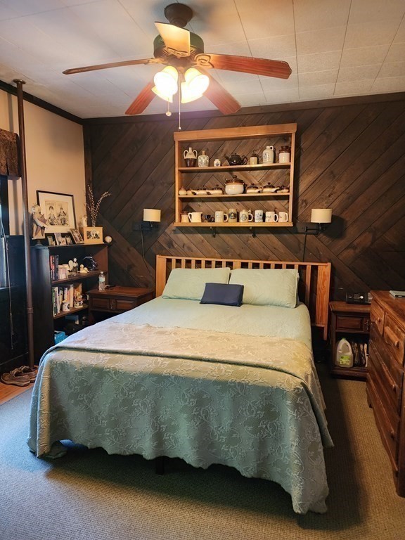 4 Sutton Place Worcester, MA 01603 - Photo 17 of 32 a bedroom with a bed a mirror and lamp