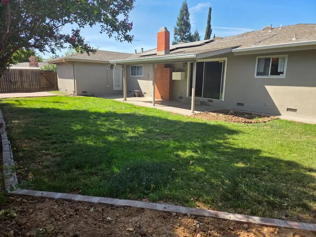 a view of a back yard of the house