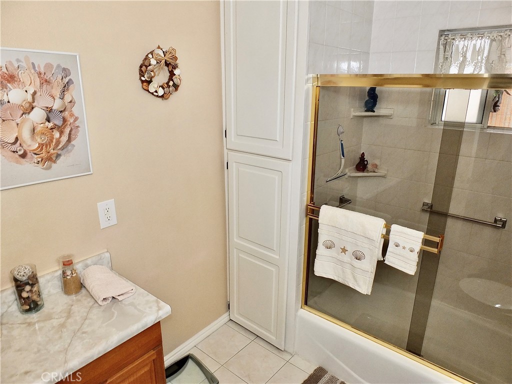 4907 139th Street Hawthorne, CA 90250 - Photo 41 of 47 a bathroom with a sink and a mirror