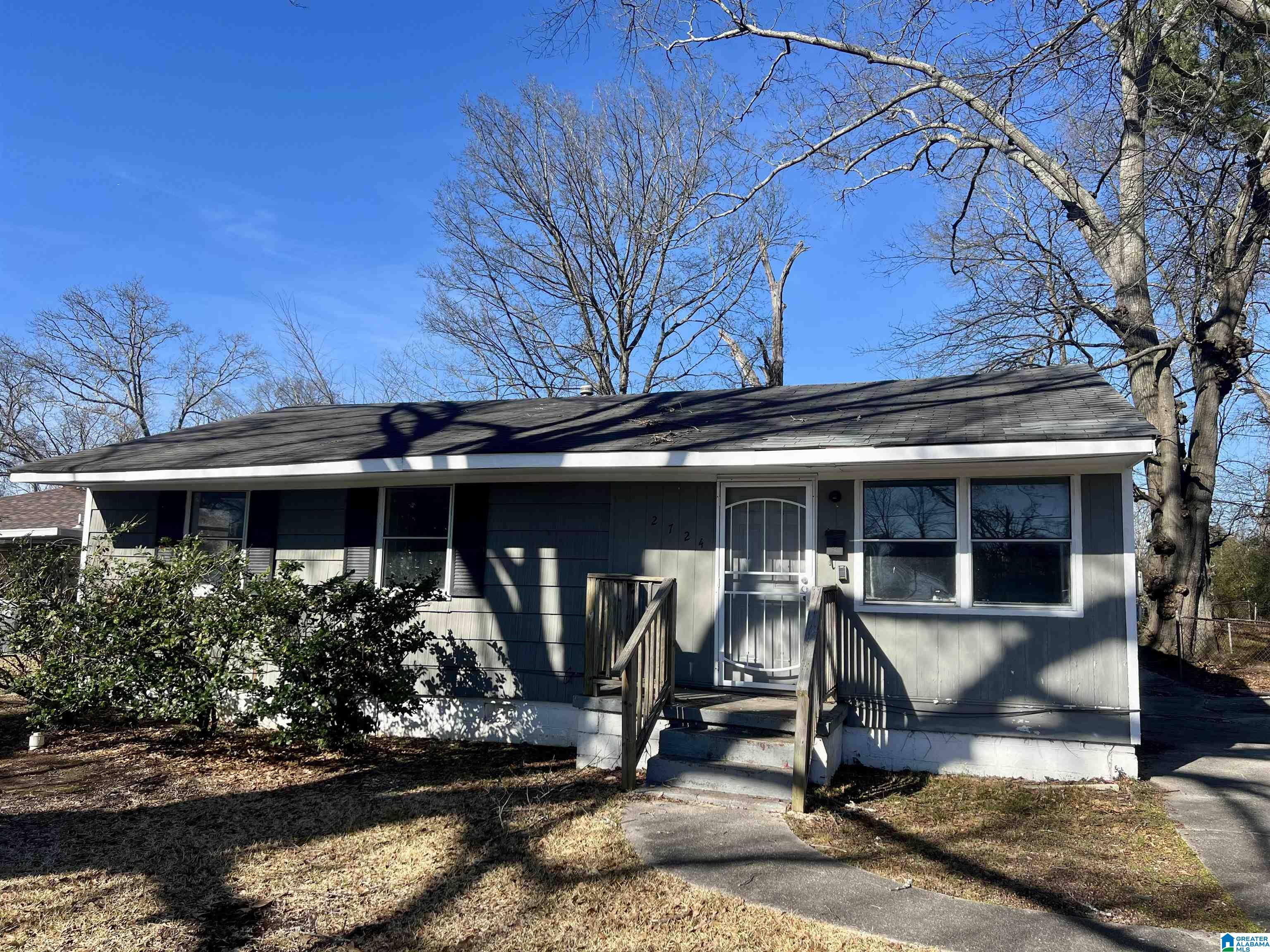 2724 Lee Avenue Southwest Birmingham, AL 35211 - Photo 1 of 11