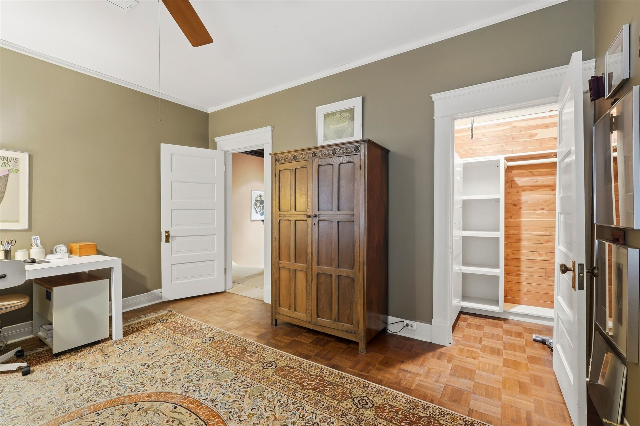110 Stratford Street Houston, TX 77006 - Photo 21 of 40 a view of a bedroom with closet area