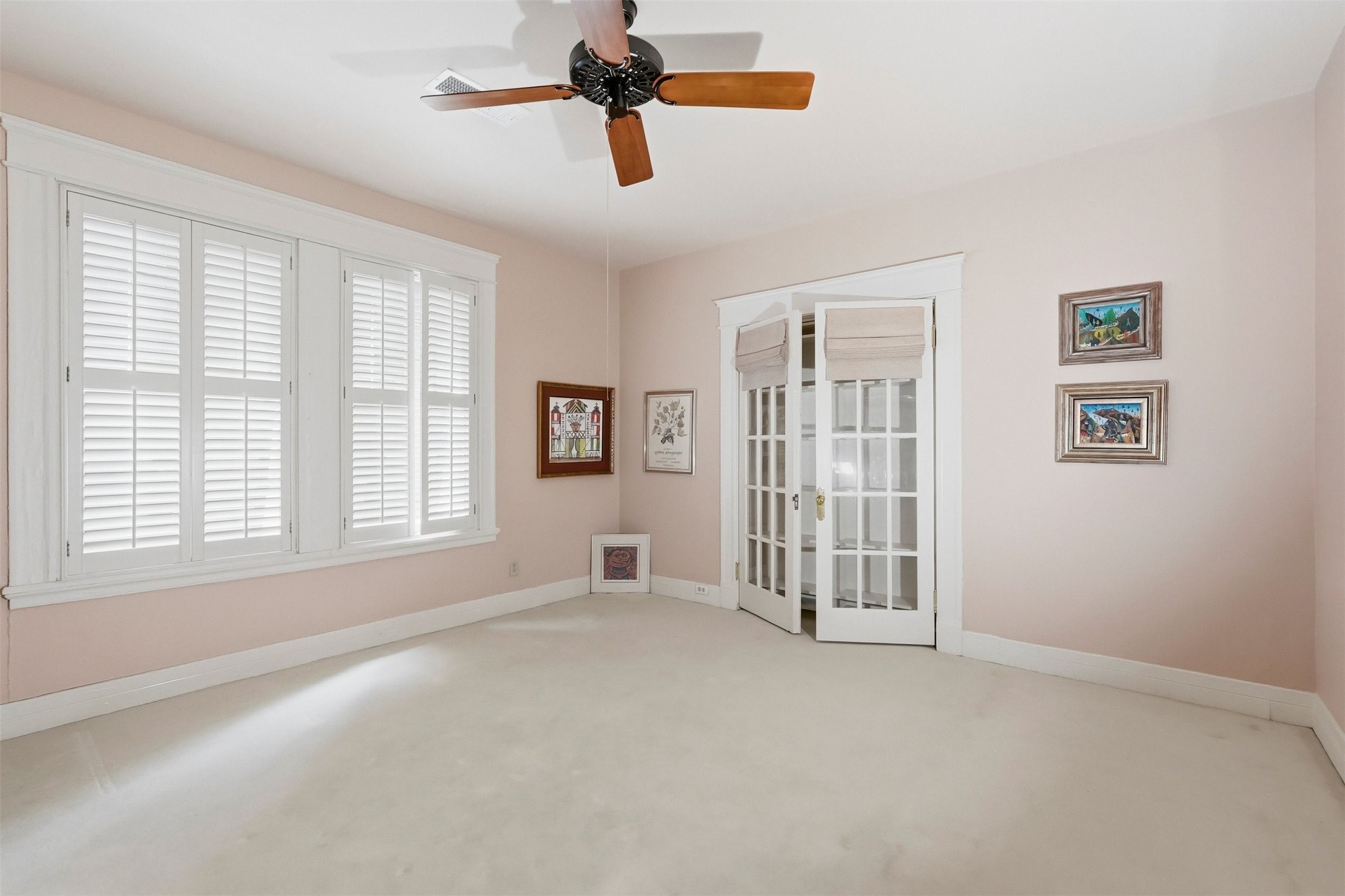 110 Stratford Street Houston, TX 77006 - Photo 22 of 40 a view of an empty room with a window