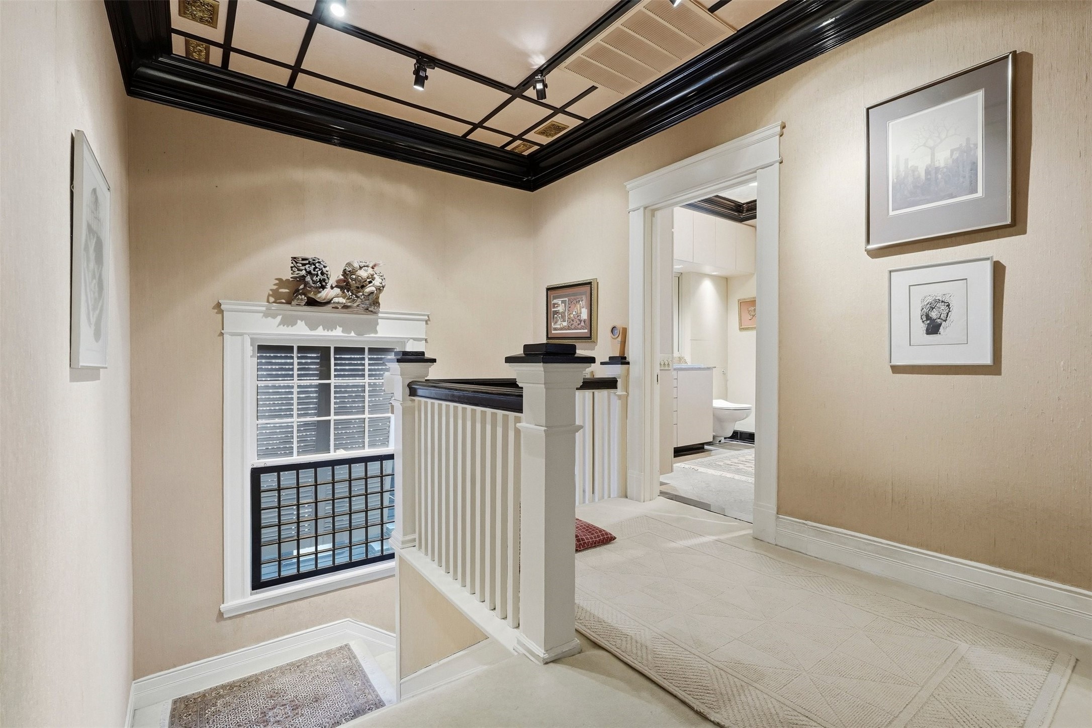 110 Stratford Street Houston, TX 77006 - Photo 28 of 40 a view of a hallway with wooden floor and windows