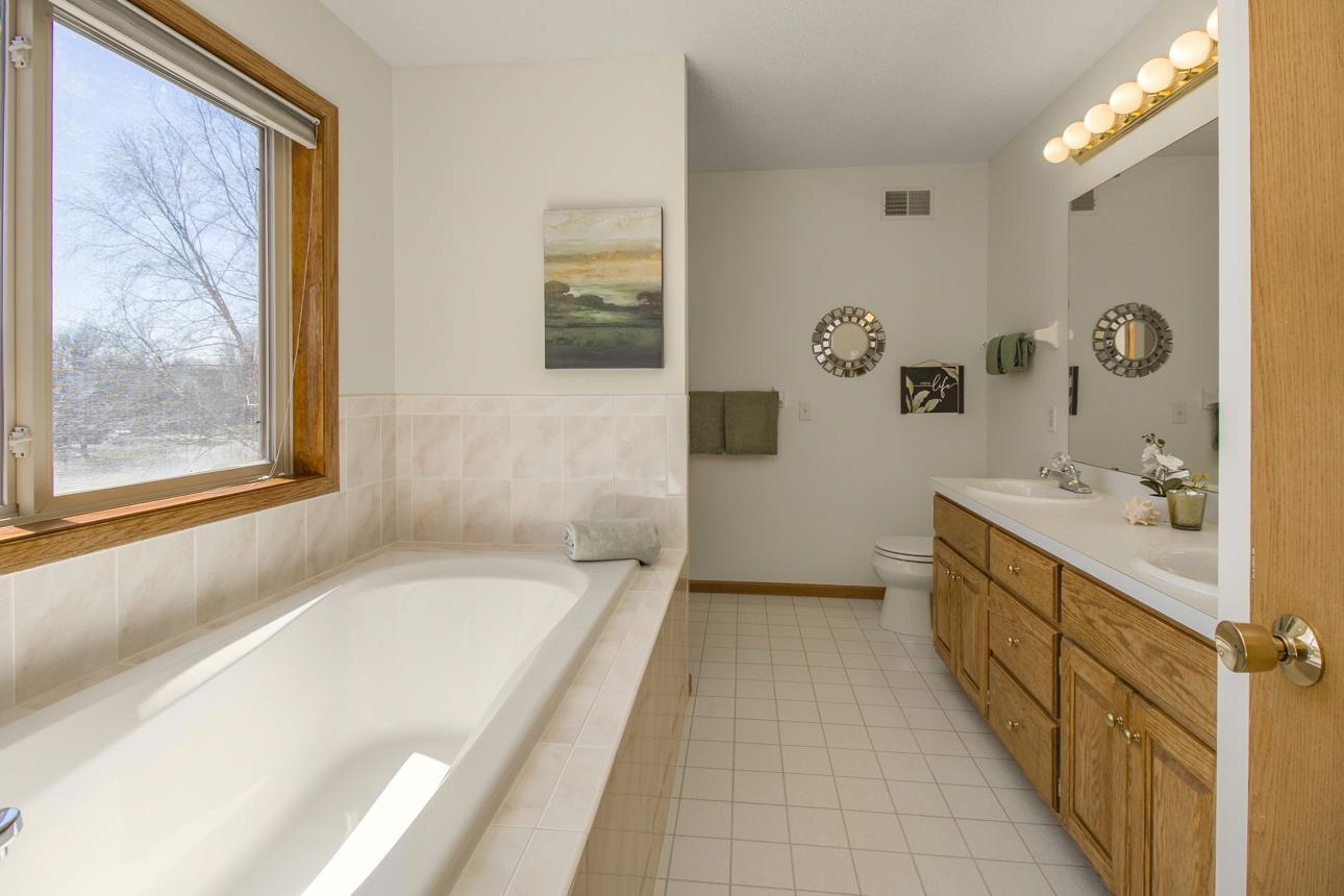 10341 Fox Run Road Woodbury, MN 55129 - Photo 11 of 20