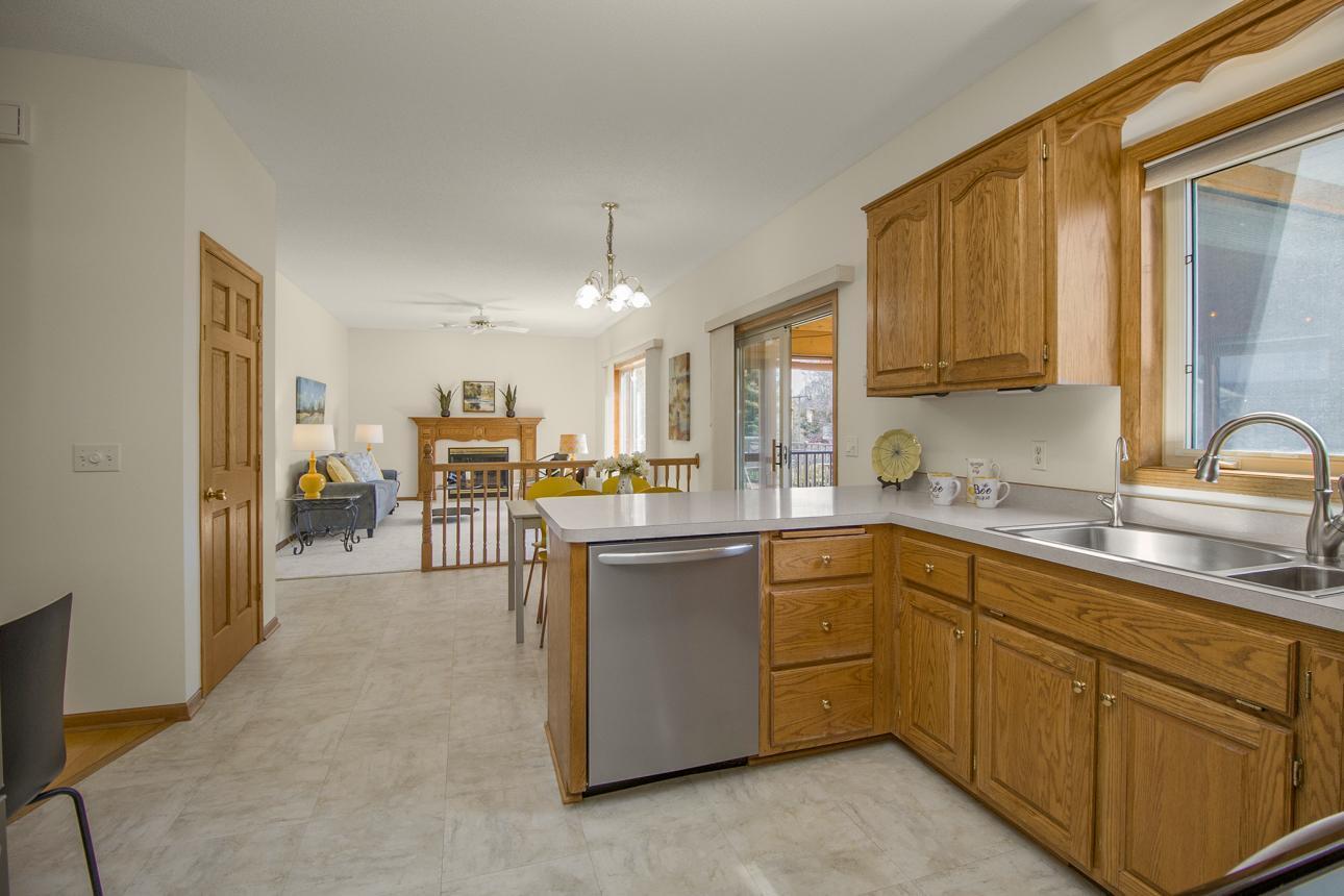 10341 Fox Run Road Woodbury, MN 55129 - Photo 4 of 20