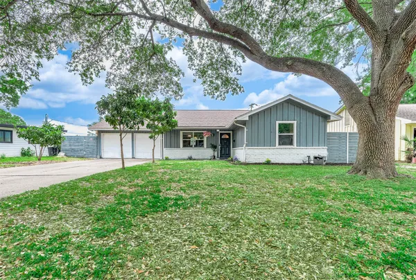 $257,000 | 7230 Edgemoor Drive, Houston, TX 77074