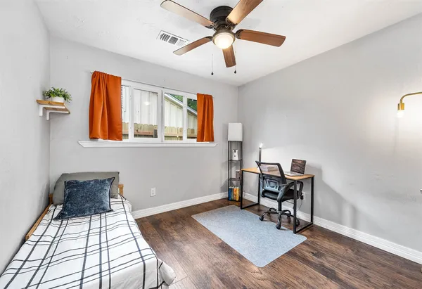 $257,000 | 7230 Edgemoor Drive, Houston, TX 77074