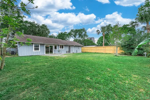 $257,000 | 7230 Edgemoor Drive, Houston, TX 77074