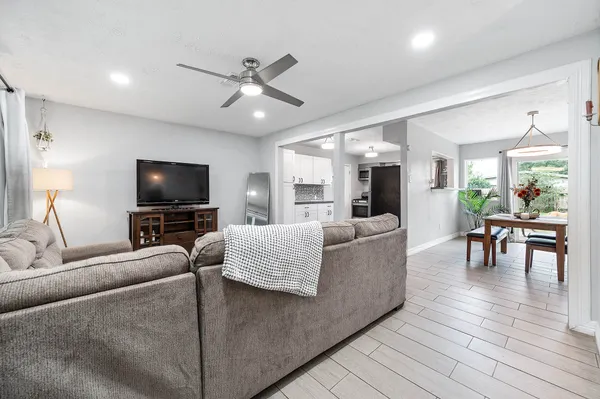 $257,000 | 7230 Edgemoor Drive, Houston, TX 77074