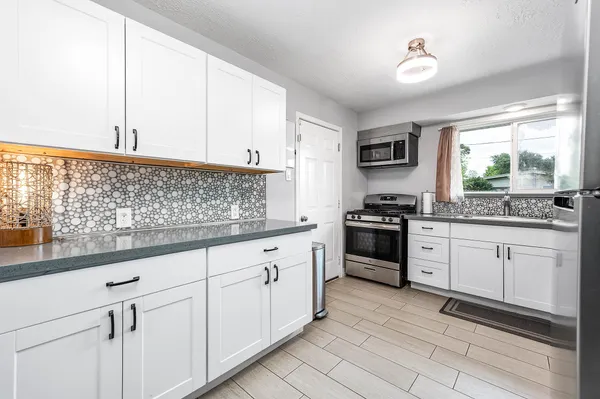 $257,000 | 7230 Edgemoor Drive, Houston, TX 77074