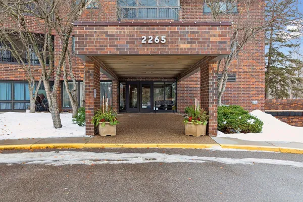 $225,000 | 2265 Youngman Avenue West, Unit 403E, St. Paul, MN 55116