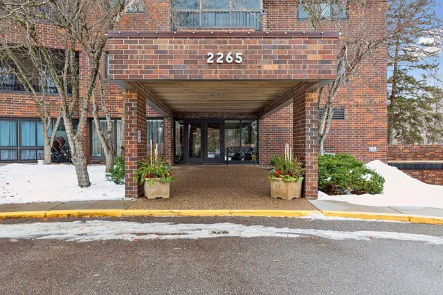 $234,900 | 2265 Youngman Avenue West, Unit 403E, St. Paul, MN 55116