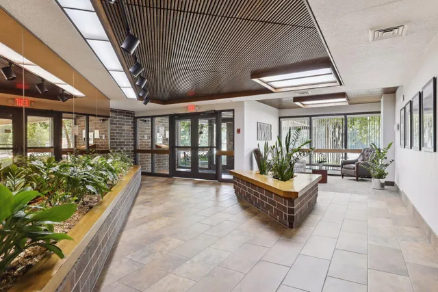 $234,900 | 2265 Youngman Avenue West, Unit 403E, St. Paul, MN 55116