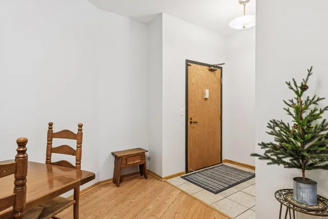 $234,900 | 2265 Youngman Avenue West, Unit 403E, St. Paul, MN 55116