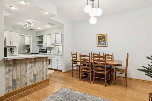 $225,000 | 2265 Youngman Avenue West, Unit 403E, St. Paul, MN 55116