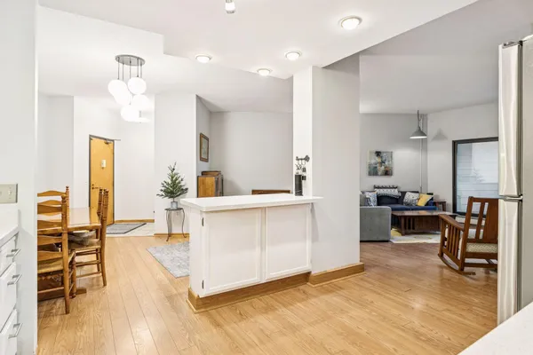 $225,000 | 2265 Youngman Avenue West, Unit 403E, St. Paul, MN 55116