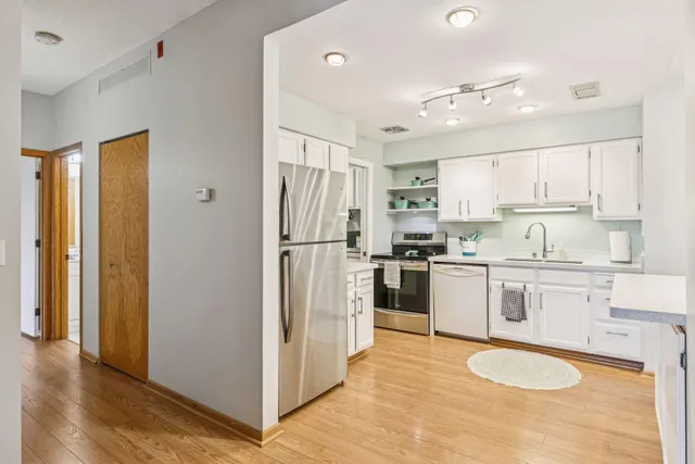 $234,900 | 2265 Youngman Avenue West, Unit 403E, St. Paul, MN 55116