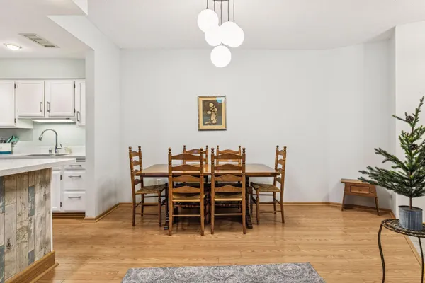 $225,000 | 2265 Youngman Avenue West, Unit 403E, St. Paul, MN 55116