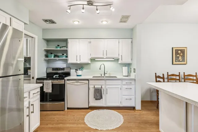 $234,900 | 2265 Youngman Avenue West, Unit 403E, St. Paul, MN 55116