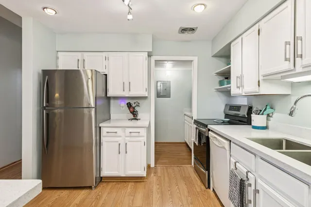 $234,900 | 2265 Youngman Avenue West, Unit 403E, St. Paul, MN 55116