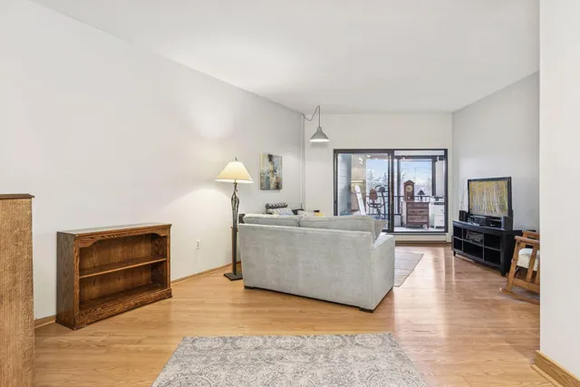 $234,900 | 2265 Youngman Avenue West, Unit 403E, St. Paul, MN 55116