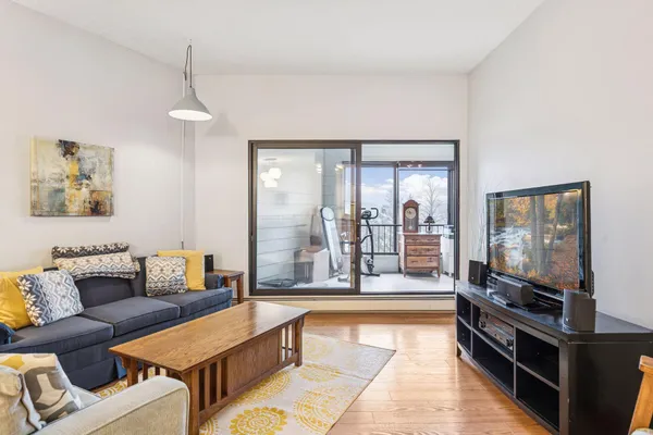 $225,000 | 2265 Youngman Avenue West, Unit 403E, St. Paul, MN 55116