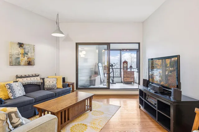 $234,900 | 2265 Youngman Avenue West, Unit 403E, St. Paul, MN 55116