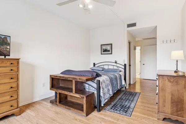 $225,000 | 2265 Youngman Avenue West, Unit 403E, St. Paul, MN 55116