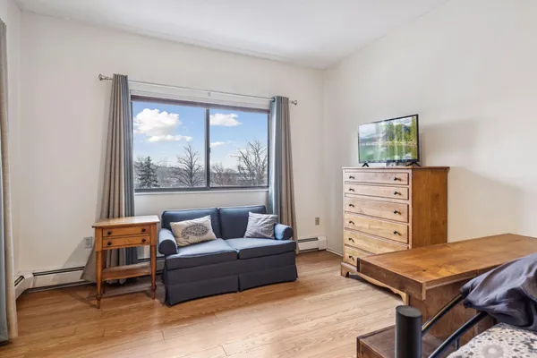 $225,000 | 2265 Youngman Avenue West, Unit 403E, St. Paul, MN 55116