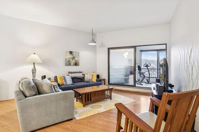 $234,900 | 2265 Youngman Avenue West, Unit 403E, St. Paul, MN 55116