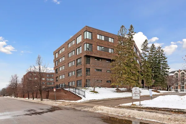 $225,000 | 2265 Youngman Avenue West, Unit 403E, St. Paul, MN 55116