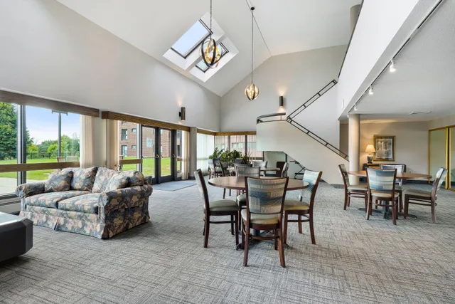 $234,900 | 2265 Youngman Avenue West, Unit 403E, St. Paul, MN 55116