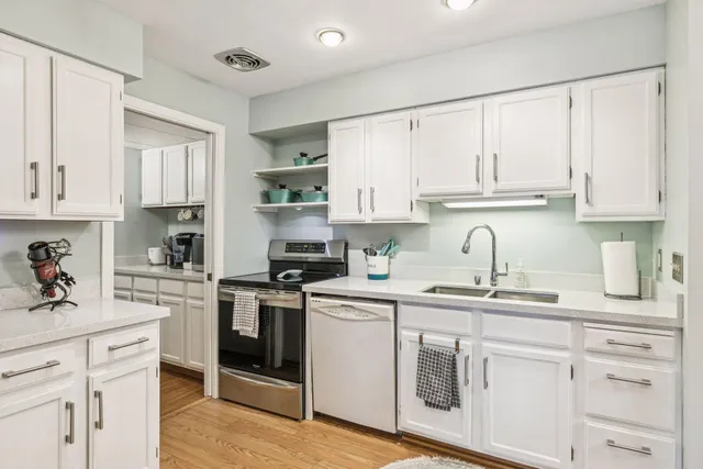 $234,900 | 2265 Youngman Avenue West, Unit 403E, St. Paul, MN 55116