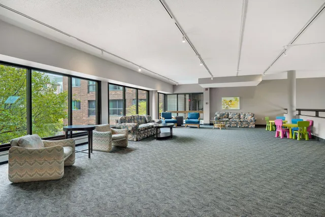 $234,900 | 2265 Youngman Avenue West, Unit 403E, St. Paul, MN 55116