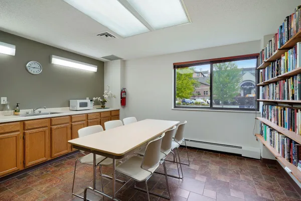 $225,000 | 2265 Youngman Avenue West, Unit 403E, St. Paul, MN 55116