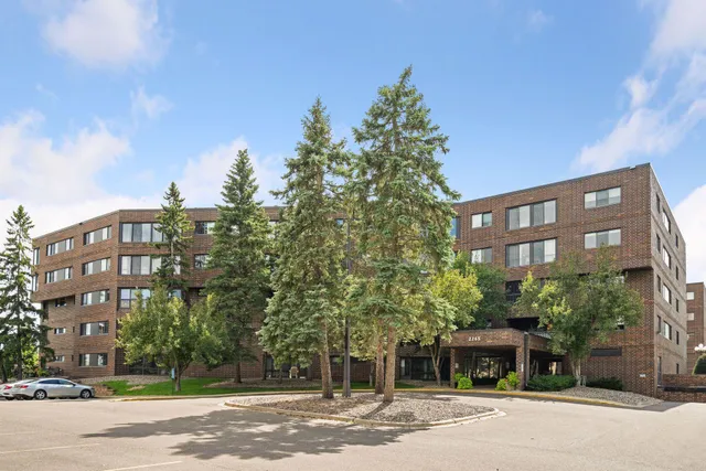 $234,900 | 2265 Youngman Avenue West, Unit 403E, St. Paul, MN 55116