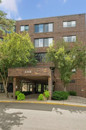 $225,000 | 2265 Youngman Avenue West, Unit 403E, St. Paul, MN 55116