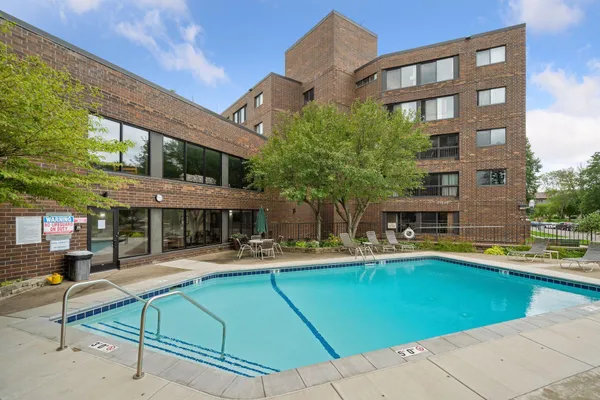 $225,000 | 2265 Youngman Avenue West, Unit 403E, St. Paul, MN 55116