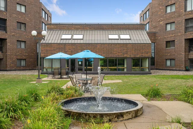 $234,900 | 2265 Youngman Avenue West, Unit 403E, St. Paul, MN 55116